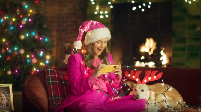 Bingo Blitz teams up with Hallmark Channel’s Christmas Cruise and Drew Barrymore